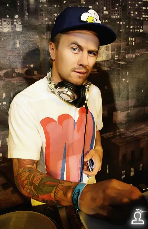 DJ CROSS