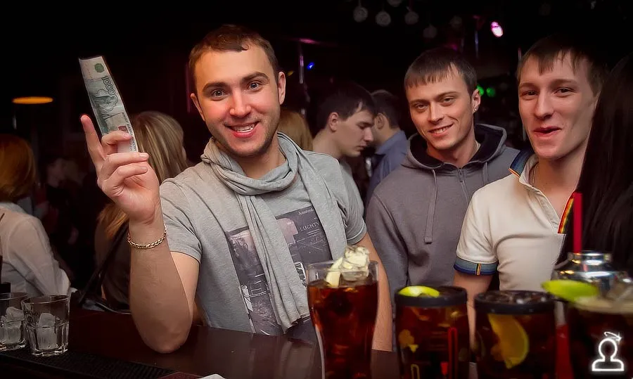 Танцы на барной стойке