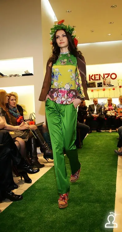 Показ KENZO