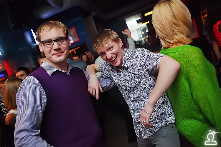 Танцы на барной стойке