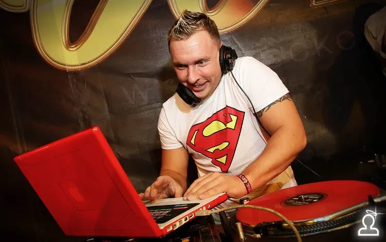 МИСС ПОПА ГОДА 2009 / DJ YORK