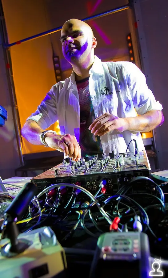 AERODROM: RAVE TERMINAL