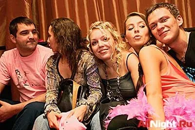 Pink Party, Блондинки в Розовом