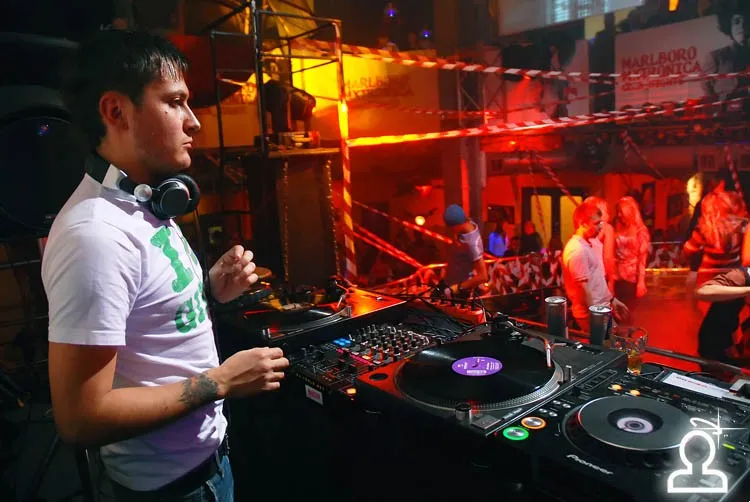 MARLBORO MXTRONICA CLUB NIGHT