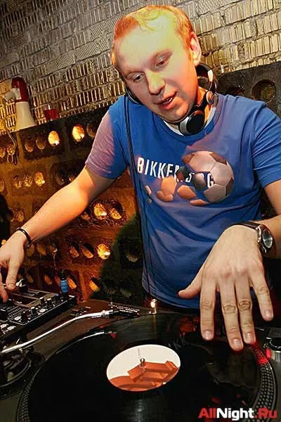 Pink Party, Блондинки в Розовом
