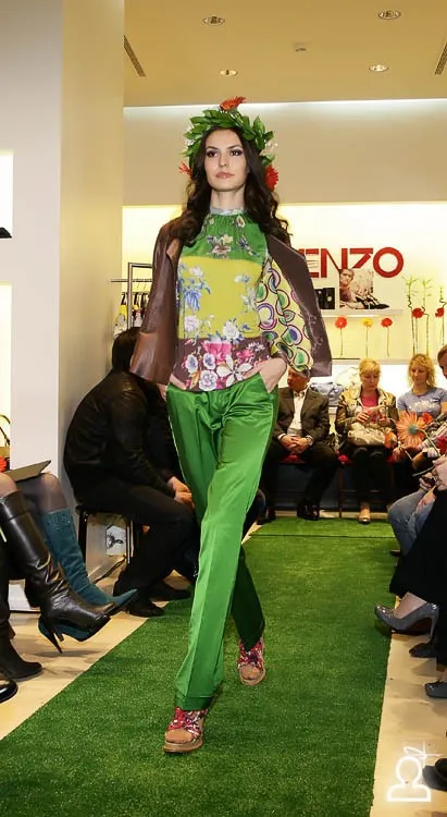 Показ KENZO