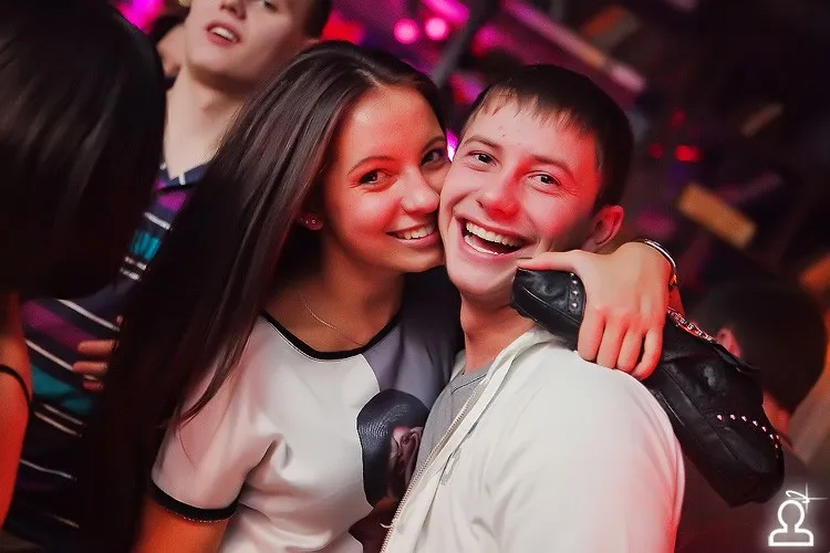Танцы на барной стойке