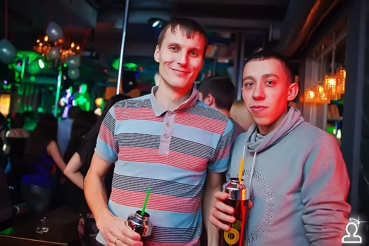 Танцы на барной стойке