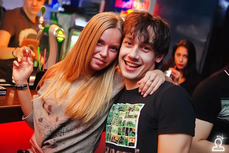 Танцы на барной стойке