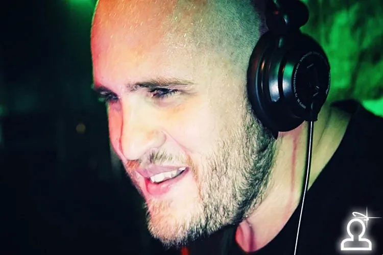 NOIZE MC