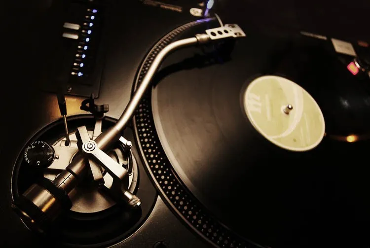 DJ FEEL