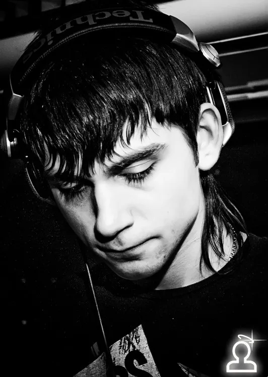 HB Re_play / Robert Babicz