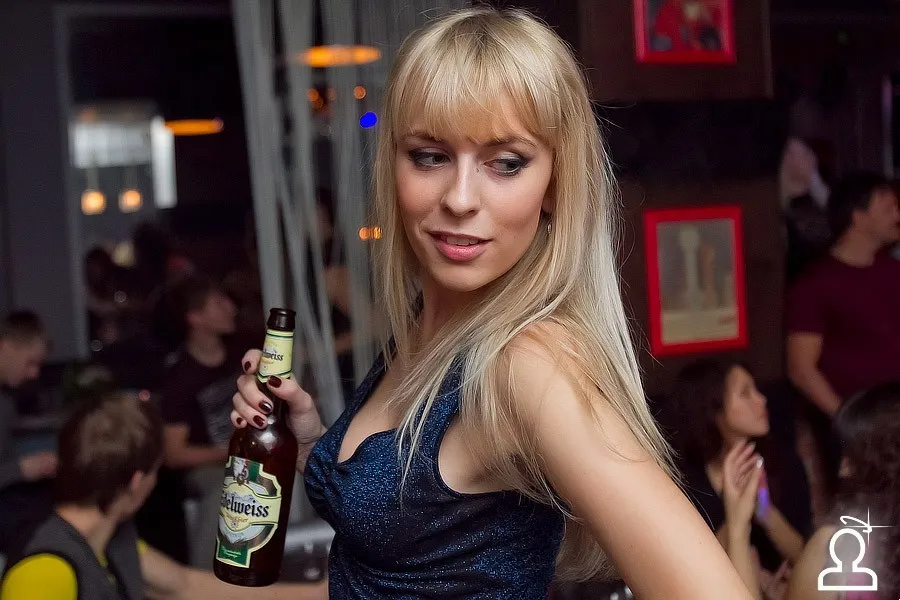 Танцы на барной стойке