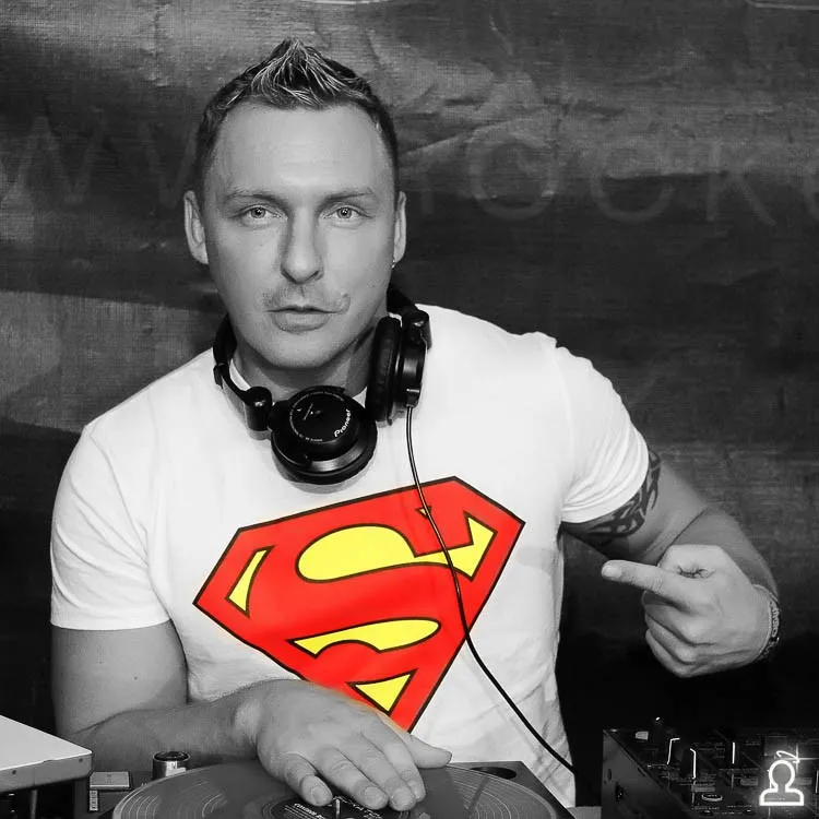 МИСС ПОПА ГОДА 2009 / DJ YORK