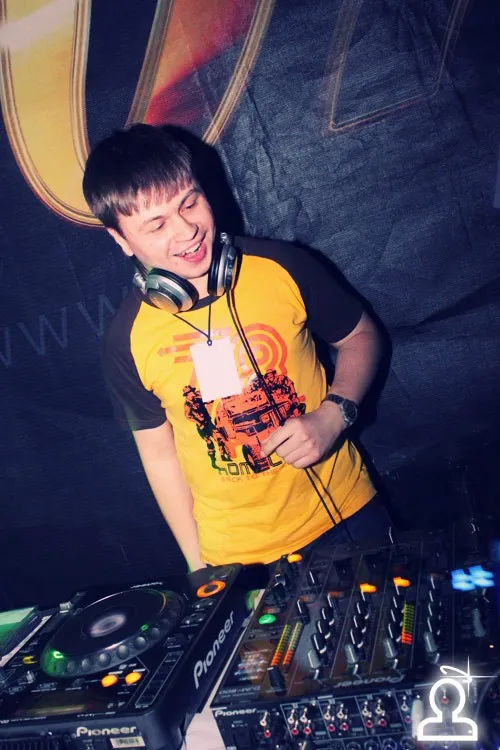 TOUR DE TRANCE: TRANCE MANIACS