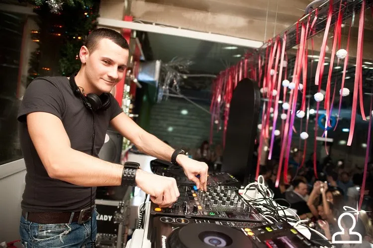 DJ TAsoz D