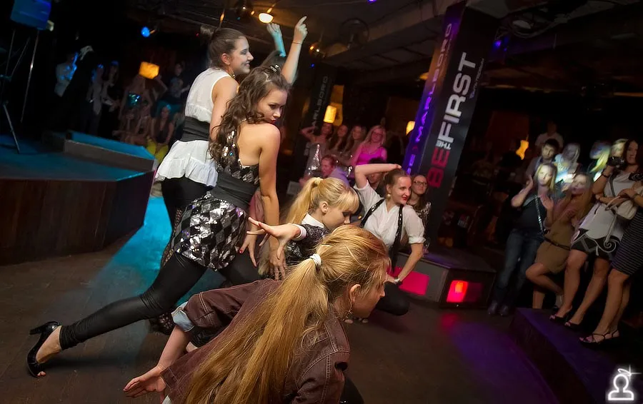 Shake it party: Соседи