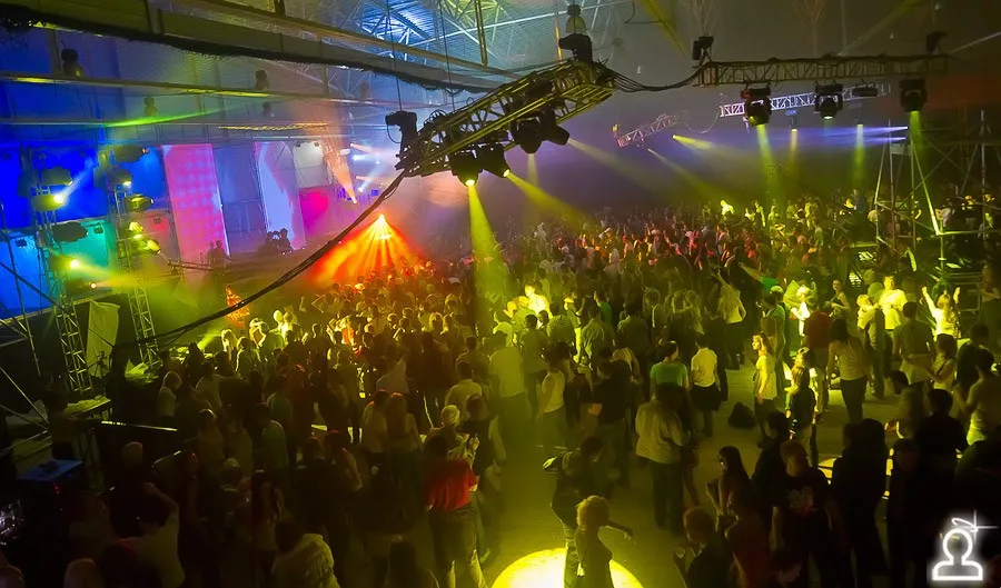 AERODROM: RAVE TERMINAL