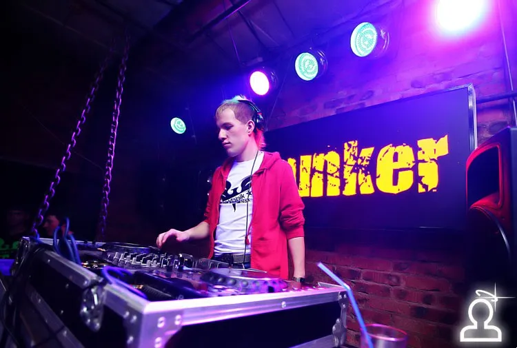 JumpStyle vs TecktOnik