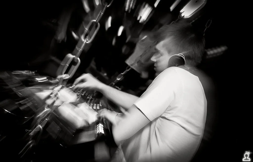 ONE STEP – DUBSTEP