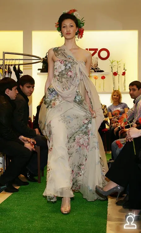 Показ KENZO