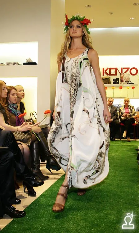 Показ KENZO