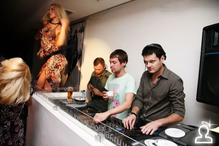 2Freak dj's - D'version!