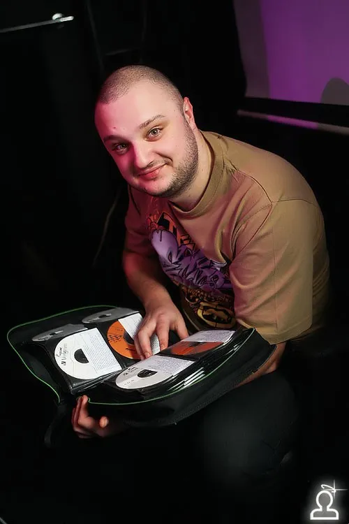 Открытие / Swanky Tunes
