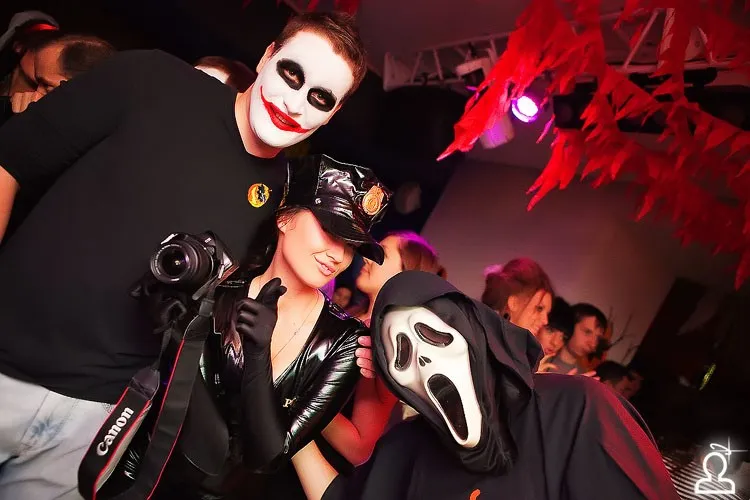 I.AM NOW plugged in Halloween / Serge Devant