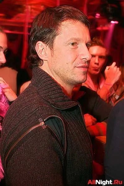 Pink Party, Блондинки в Розовом