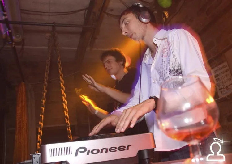 Global party - SEVEN
