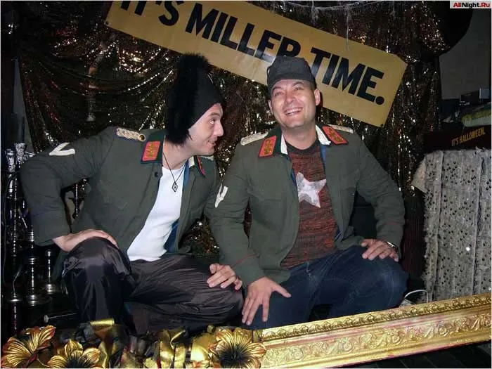 IT`S HALLOWEEN. IT`S MILLER TIME.
