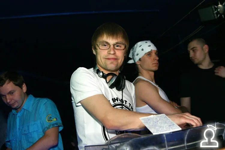 Dj Suhov