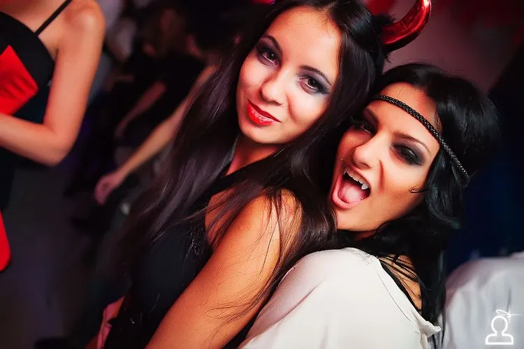 I.AM NOW plugged in Halloween / Serge Devant