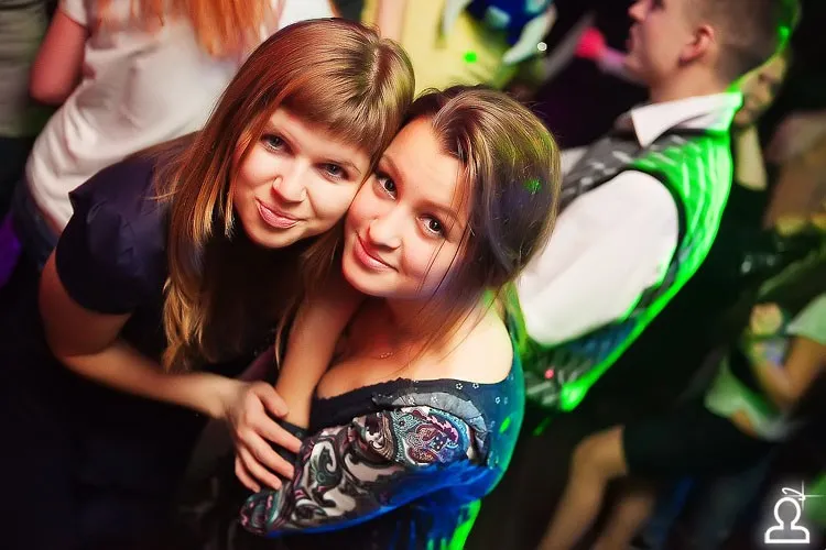 Weekend танцев на барной стойке