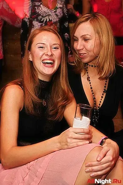 Pink Party, Блондинки в Розовом