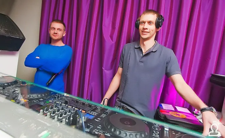 НА ИБИЦУ