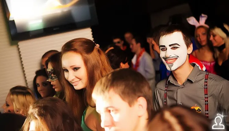 I.AM NOW plugged in Halloween / Serge Devant