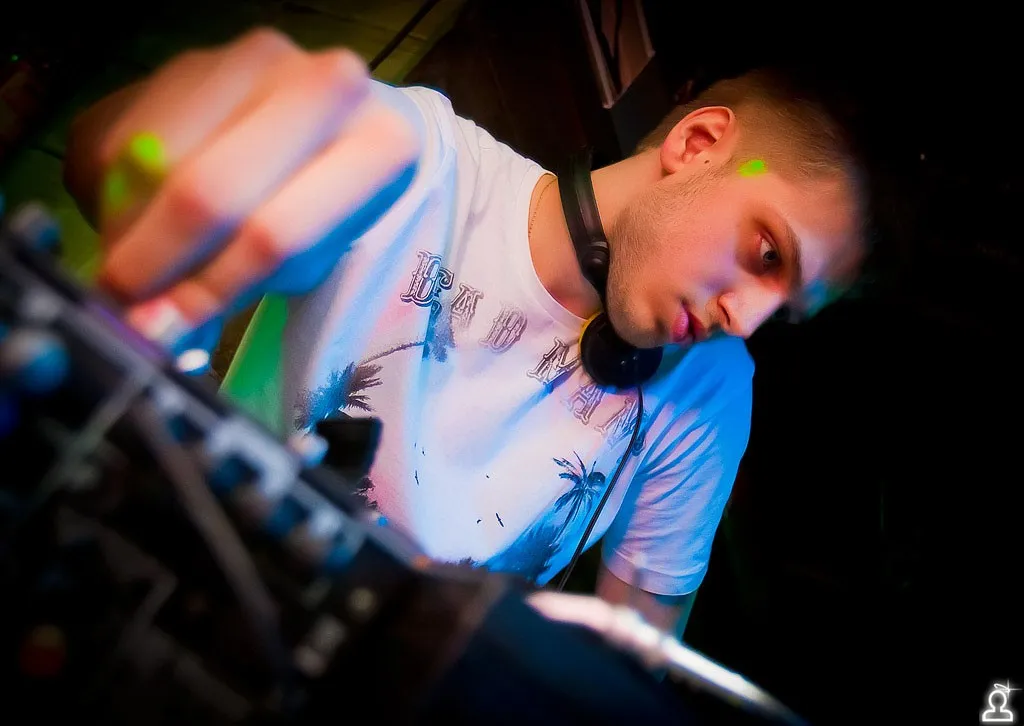 ONE STEP – DUBSTEP