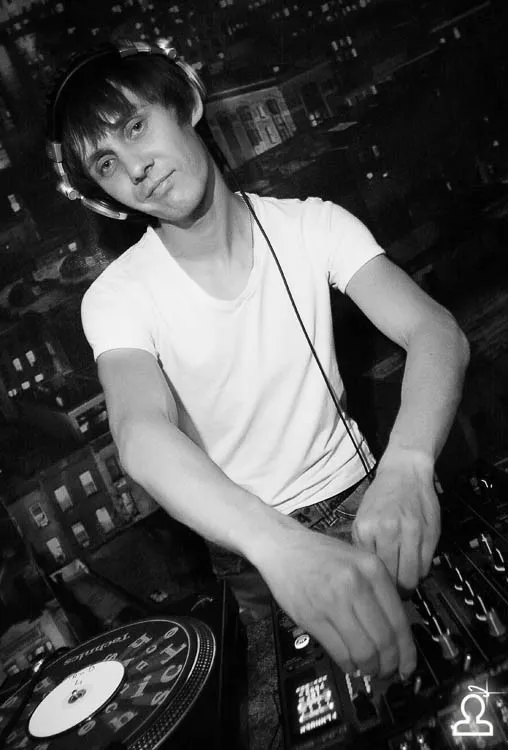 DJ DLEE
