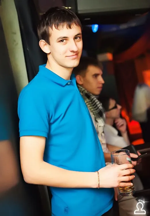 Weekend танцев на барной стойке