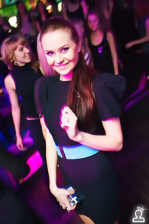 DJ SHE