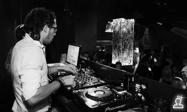 DJ NIKI