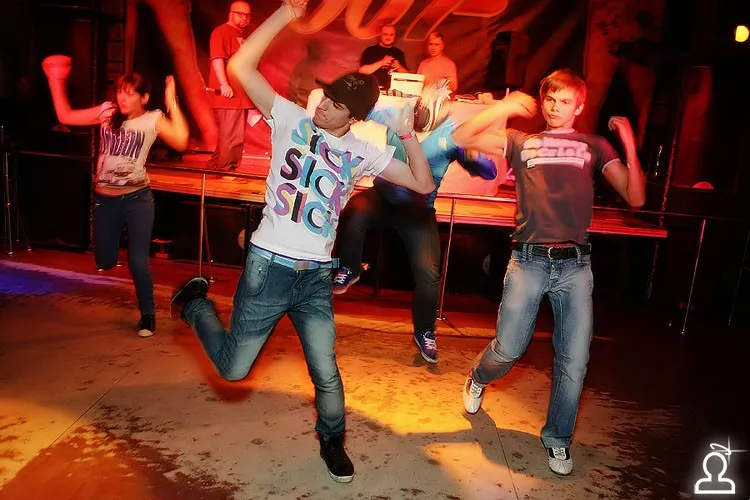 SHAKE IT PARTY